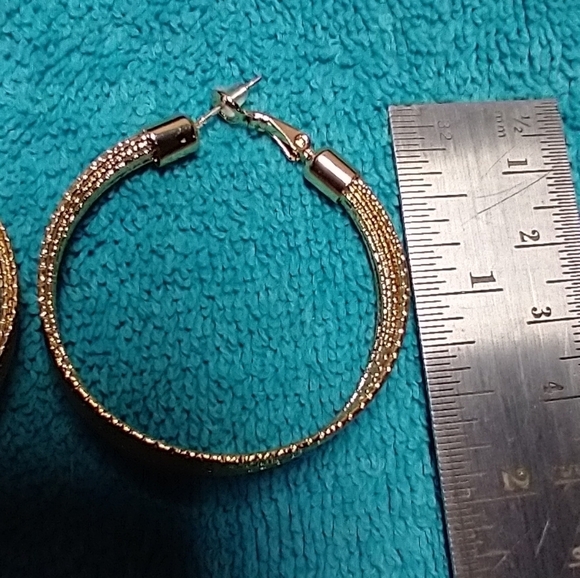 Goldtone large hoop wire earrings - Picture 4 of 4